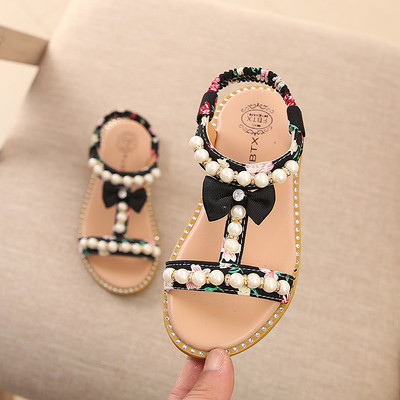 Παιδικά μοντέρνα σανδάλια για κορίτσια με σχέδια και διακοσμητικά μαργαριτάρια σε τρία χρώματα