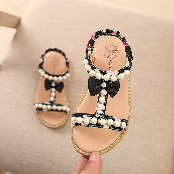 Παιδικά μοντέρνα σανδάλια για κορίτσια με σχέδια και διακοσμητικά μαργαριτάρια σε τρία χρώματα