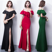 Елегантна дамска рокля с цепка 