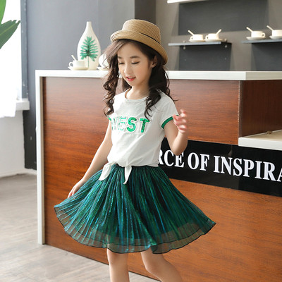 Set modern pentru copii - Tricou cu inscriptie si fusta plisata in verde modern