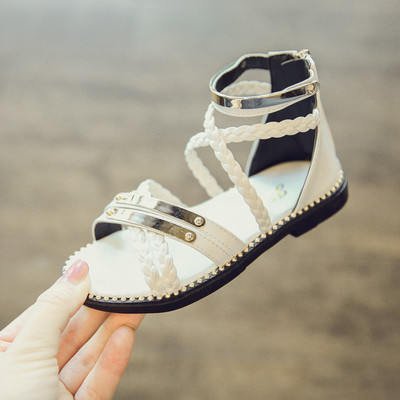 Παιδικά σανδάλια για κορίτσια με επίπεδη σόλα σε μαύρο, κόκκινο και λευκό χρώμα