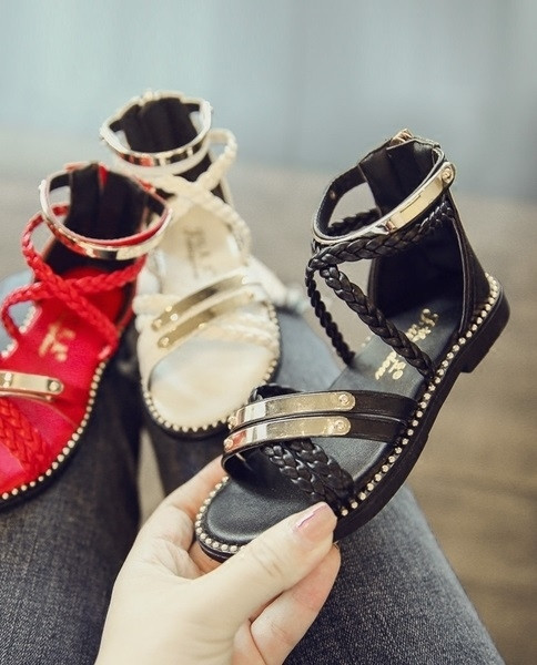 Παιδικά σανδάλια για κορίτσια με επίπεδη σόλα σε μαύρο, κόκκινο και λευκό χρώμα