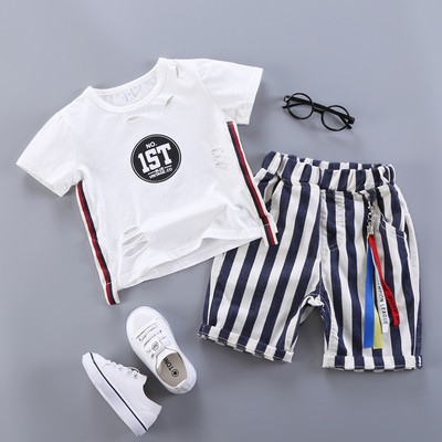 Set modern pentru copii - Tricou cu motive rupte si pantaloni cu dungi