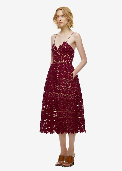 Rochie moderna din dantela in mai multe culori