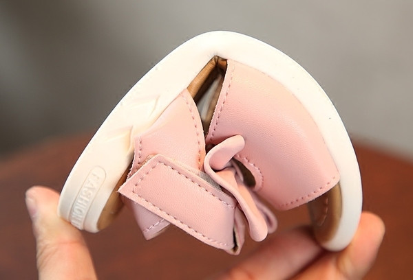 Παιδικά σανδάλια για κορίτσια σε τρία χρώματα