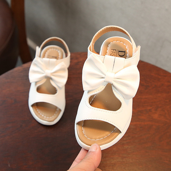 Παιδικά σανδάλια για κορίτσια σε τρία χρώματα