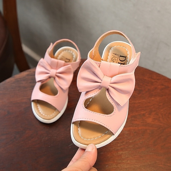 Παιδικά σανδάλια για κορίτσια σε τρία χρώματα
