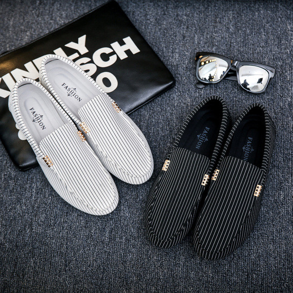 Mocasini moderni pentru bărbați cu dungi în alb-negru