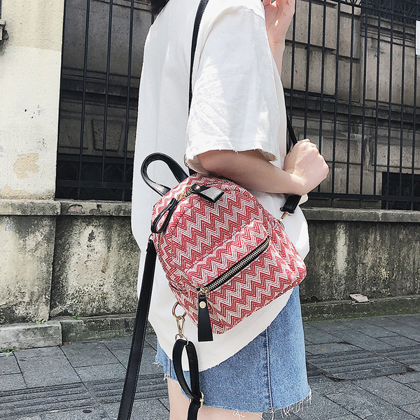 Rucsac mic de dama in trei culori potrivit pentru utilizarea de zi cu zi