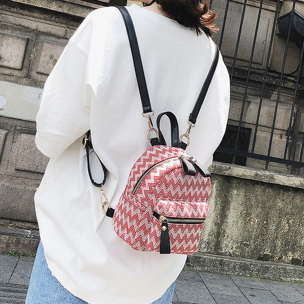 Rucsac mic de dama in trei culori potrivit pentru utilizarea de zi cu zi