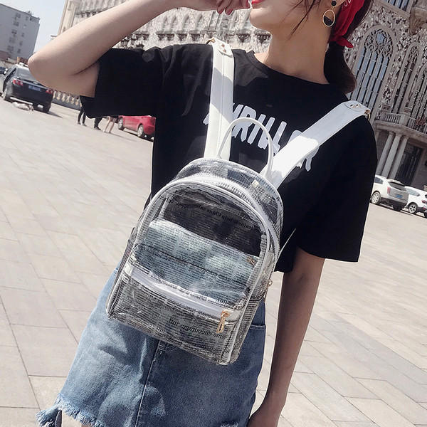 Rucsac de damă cu inscripții în alb și negru