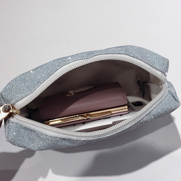 Rucsac de damă cu inscripții în alb și negru