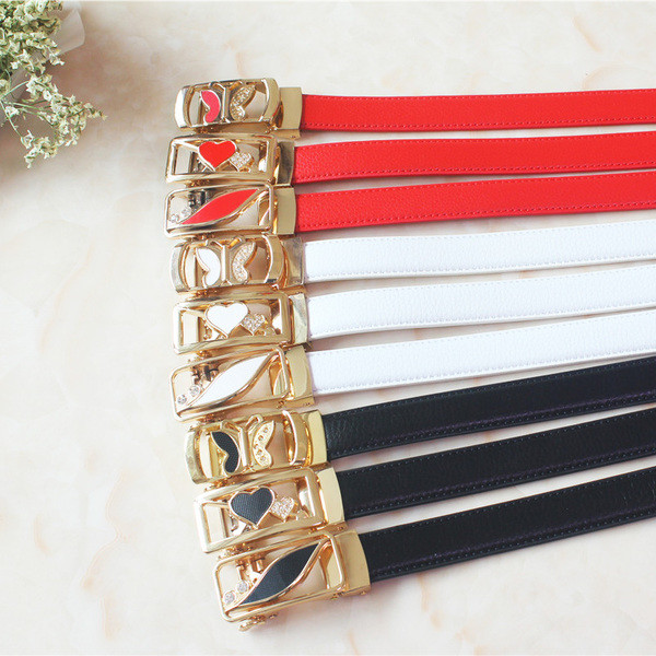 Γυναικεία κομψή ζώνη με διαφορετικές πόρπες