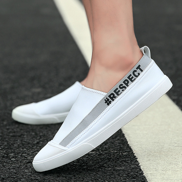 Μοντέρνα casual ανδρικά μοκασίνια σε μαύρο και άσπρο χρώμα