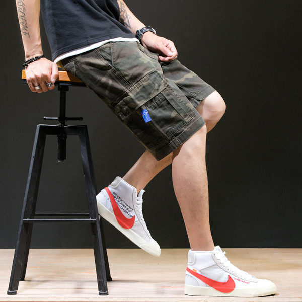 Pantaloni scurți moderni cu buzunare laterale