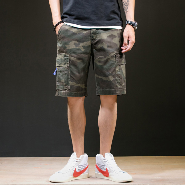 Pantaloni scurți moderni cu buzunare laterale