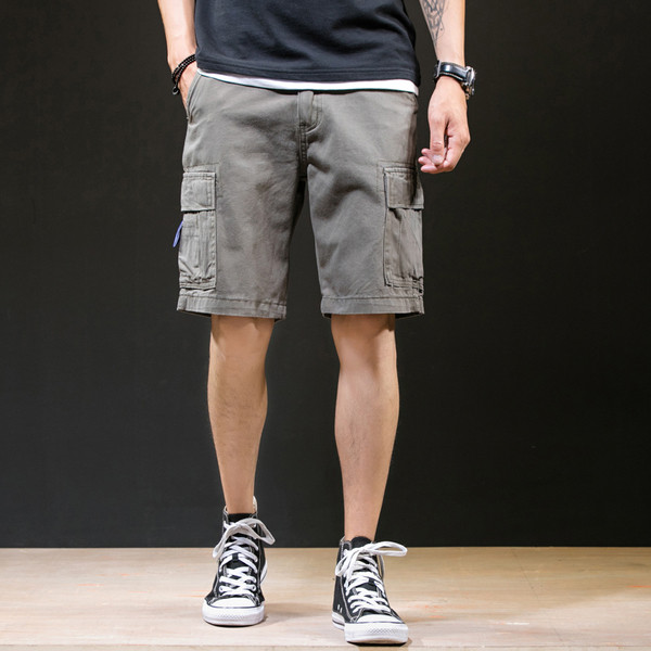 Pantaloni scurți moderni cu buzunare laterale
