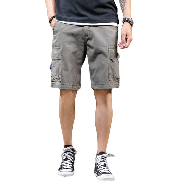 Pantaloni scurți moderni cu buzunare laterale