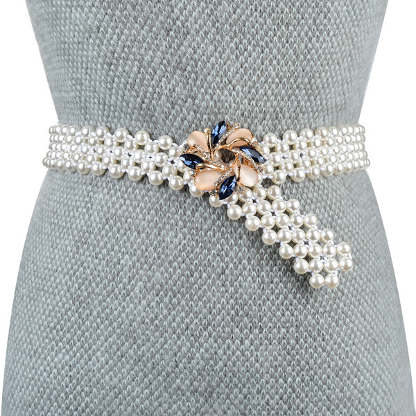 Cureaua de dama stilata din perle decorative si inchizatoare in forma de floare