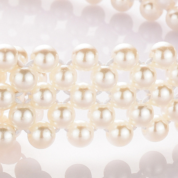 Cureaua de dama stilata din perle decorative si inchizatoare in forma de floare