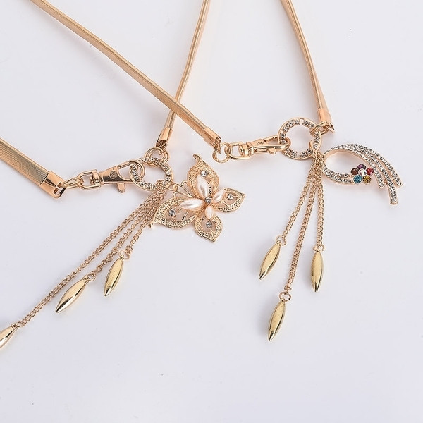 Curea subțire și elegantă de damă, cu pandantiv