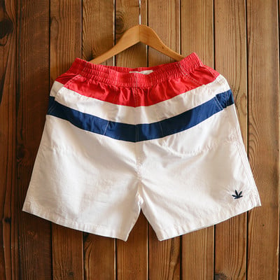 Fresh short shorts suitable for the beach