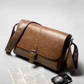 Geantă bărbătească mică și stilată din piele ecologică în două culori