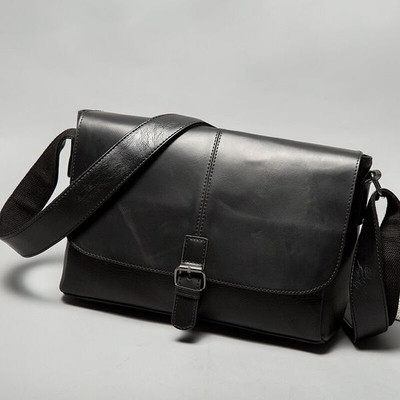 Geantă bărbătească mică și stilată din piele ecologică în două culori