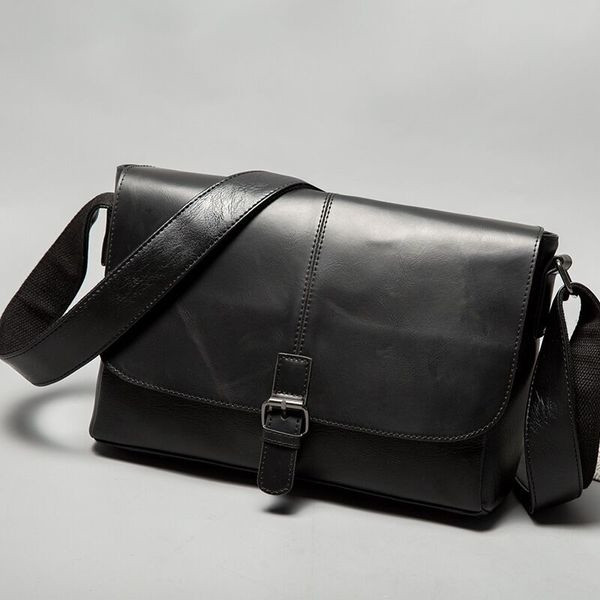 Geantă bărbătească mică și stilată din piele ecologică în două culori