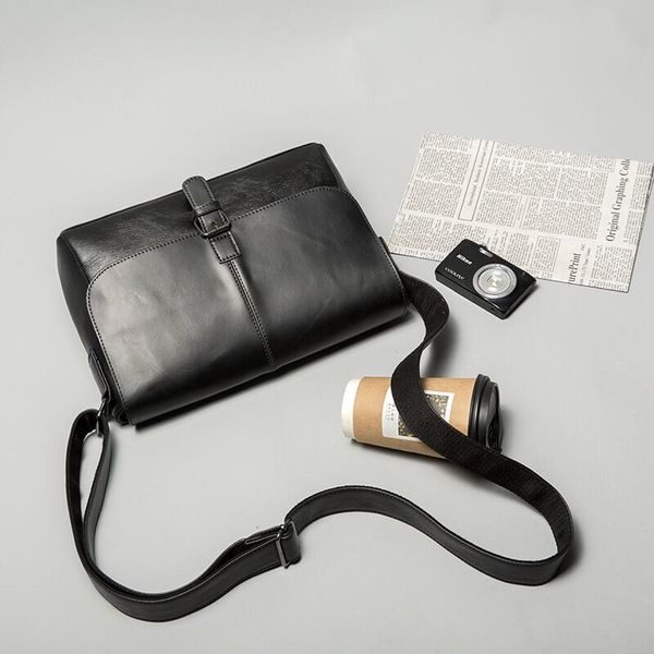 Geantă bărbătească mică și stilată din piele ecologică în două culori