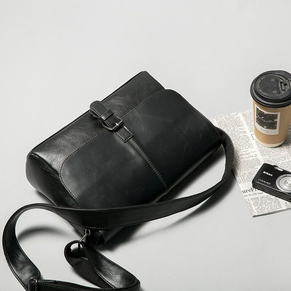 Geantă bărbătească mică și stilată din piele ecologică în două culori