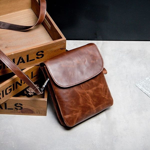 Geantă bărbătească mică, ușoară, din imitație de piele maro