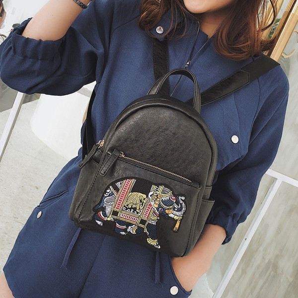 Rucsac de dama cu broderie in patru culori