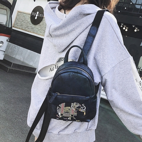 Rucsac de dama cu broderie in patru culori