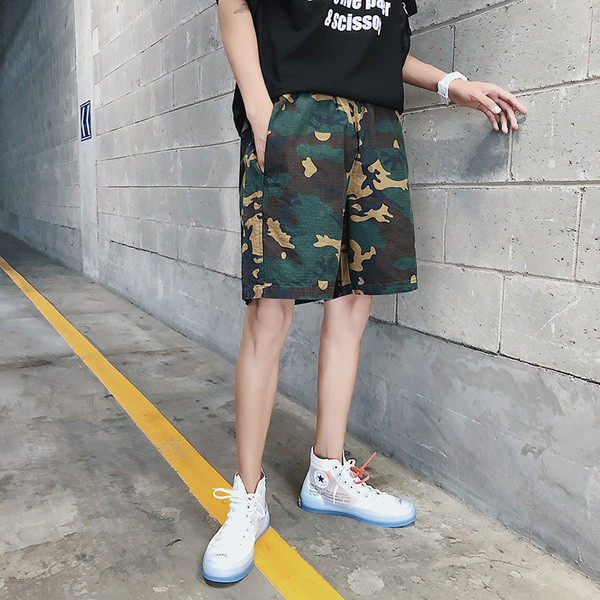 Pantaloni scurți moderni cu camuflaj și motiv tigru