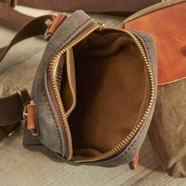 Geanta de barbati mica potrivita pentru fiecare zi - in doua culori