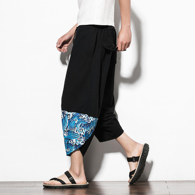 Pantaloni scurti controversați pentru bărbați cu buzunare