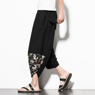 Pantaloni scurti controversați pentru bărbați cu buzunare