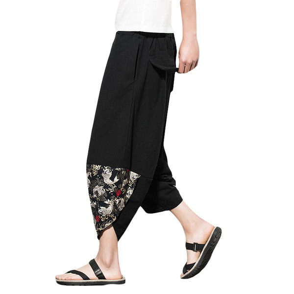 Pantaloni scurti controversați pentru bărbați cu buzunare