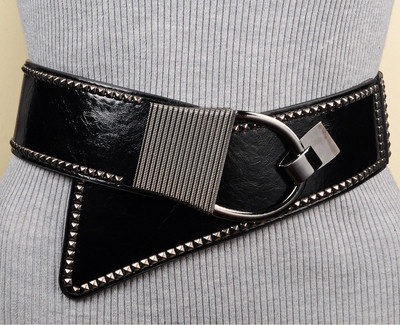 Curea de dama din piele lacuita cu decor metalic in doua modele