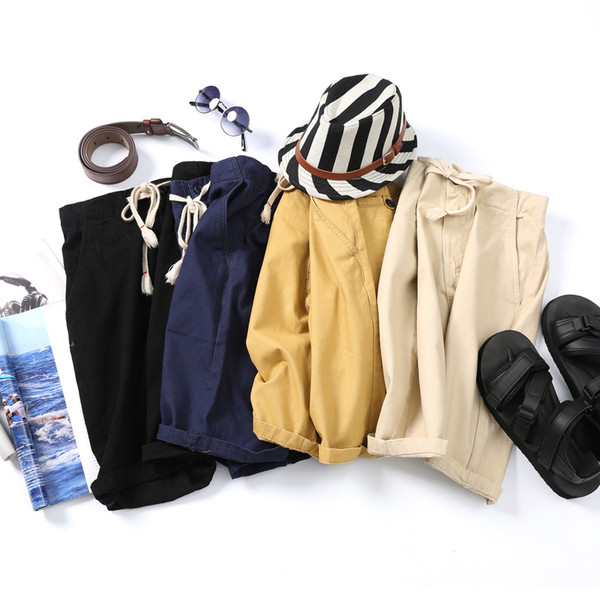 Pantaloni scurți stilați pentru bărbați, cu cravate