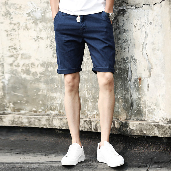 Pantaloni scurți stilați pentru bărbați, cu cravate