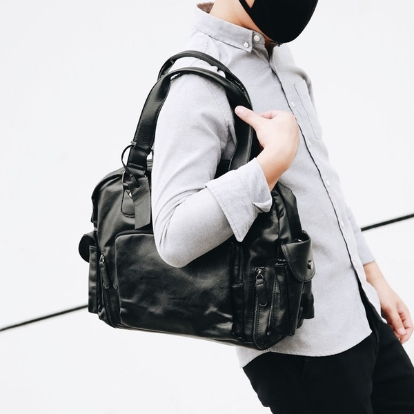 Δερμάτινη  ανδρική τσάντα  σε μαύρο χρώμα