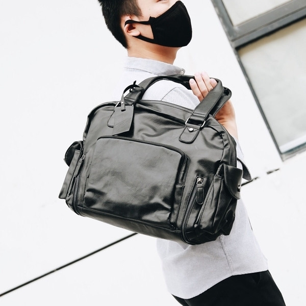 Δερμάτινη  ανδρική τσάντα  σε μαύρο χρώμα