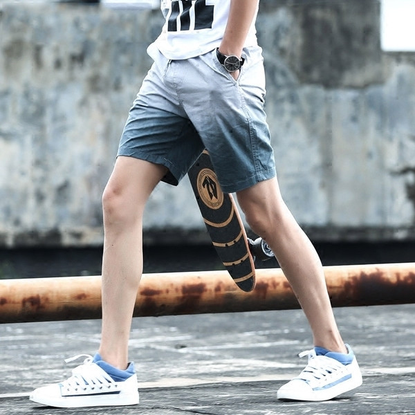 Pantaloni scurți sport în culori irizate