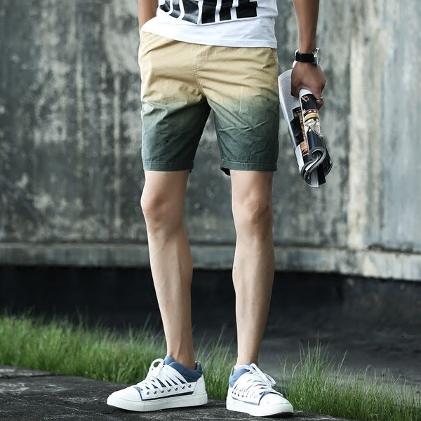 Pantaloni scurți sport în culori irizate