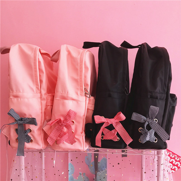 Rucsac de damă de zi cu zi cu o panglică decorativă în roz și negru