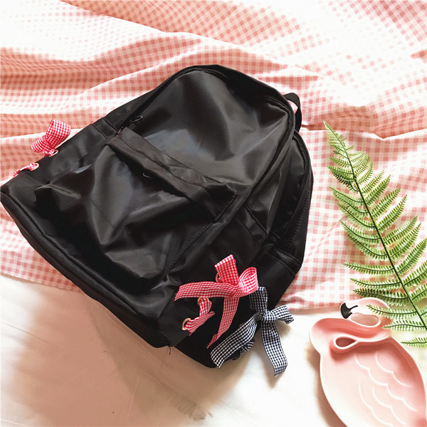 Rucsac de damă de zi cu zi cu o panglică decorativă în roz și negru