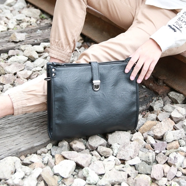 Geanta de umar neagra pentru barbati potrivita pentru fiecare zi