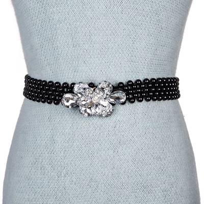 Cureaua elegantă pentru femei este din pietre decorative